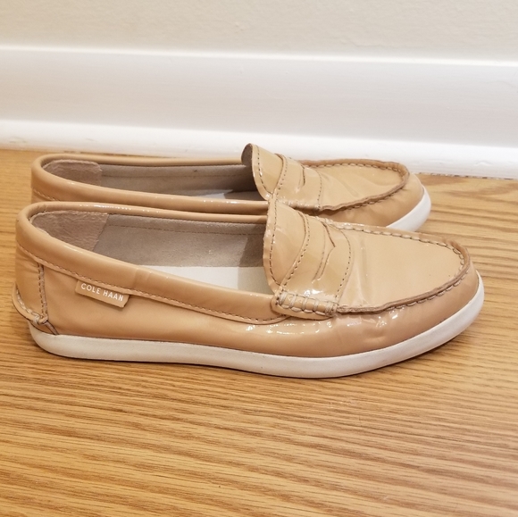 Cole Haan Nude Patent Pinch Maine Classic Loafer - Picture 3 of 10